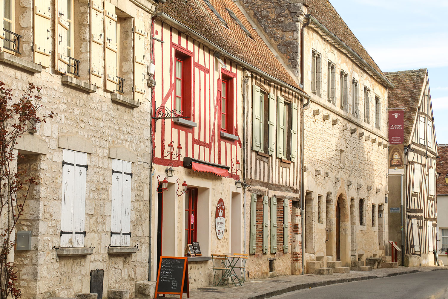 FR2025 090 Provins